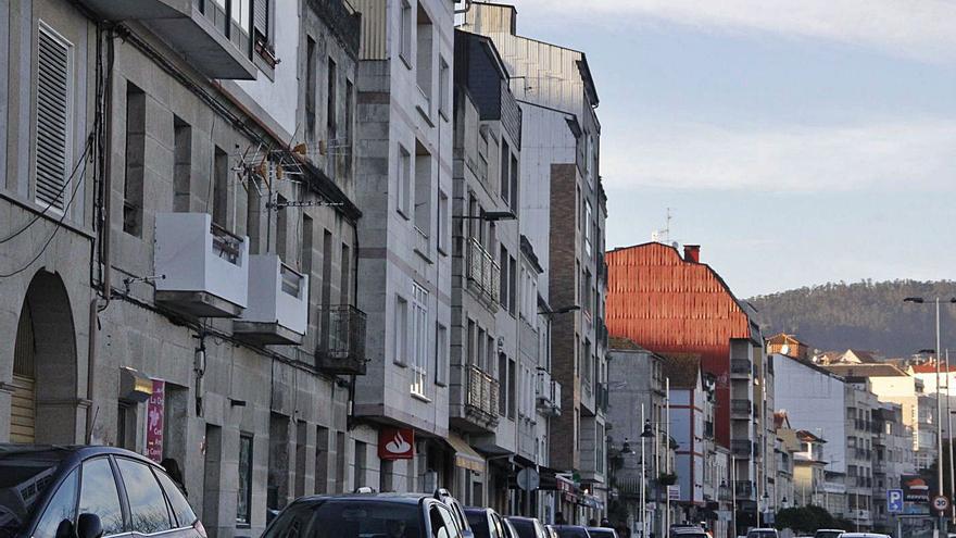 Vista de edificios en el centro urbano de Moaña, en la calle Concepción Arenal. | // SANTOS ÁLVAREZ
