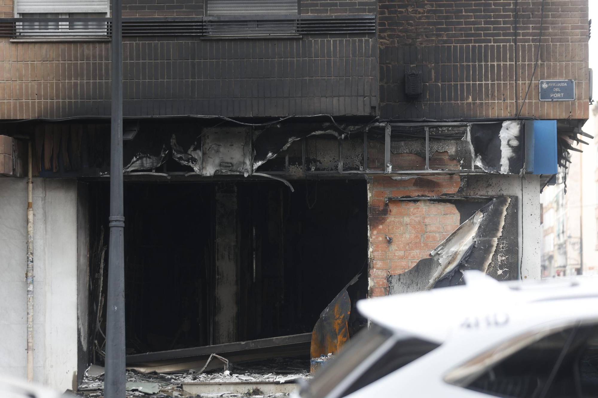 El incendio en la avenida del Puerto de València, en imágenes