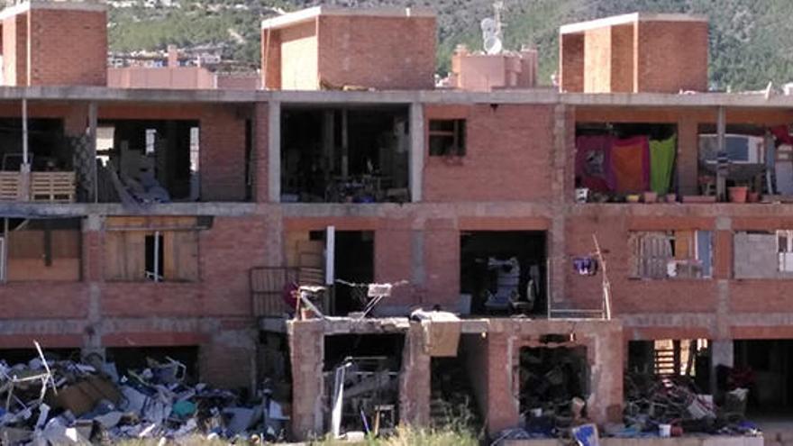 El edificio incendiado de Ibiza estaba lleno de basuras y ratas «como conejos»