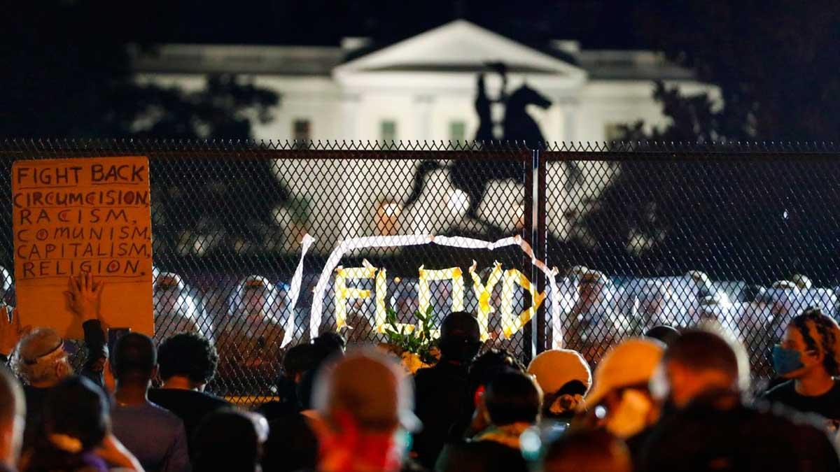 Manifestantes desafían el toque de queda en Washington por la noche