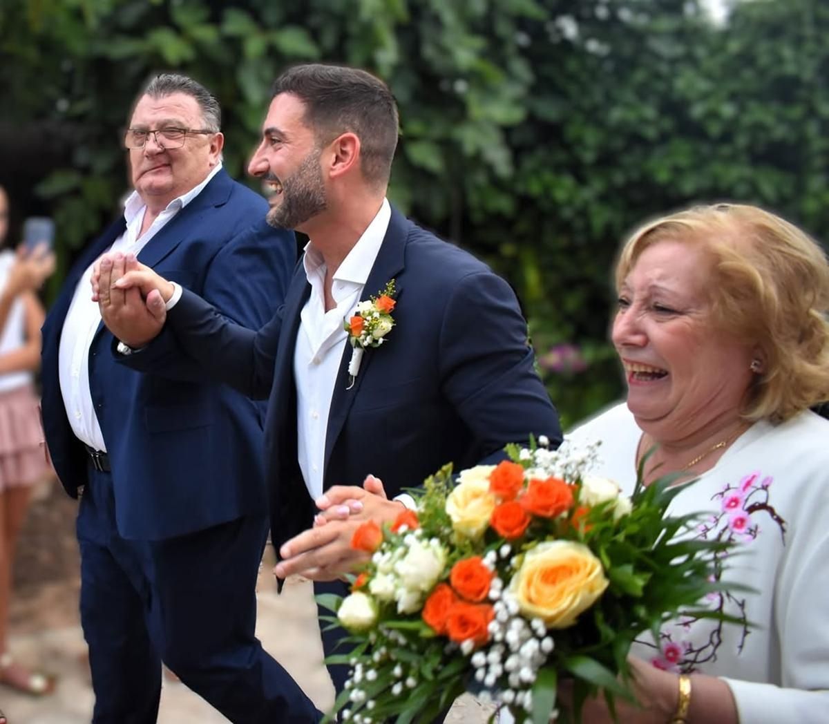 Stephan Soriano llega a su autoboda acompañado de sus padres.