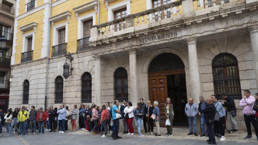 Tensión entre los afectados por el derrumbe y la alcaldesa de Teruel