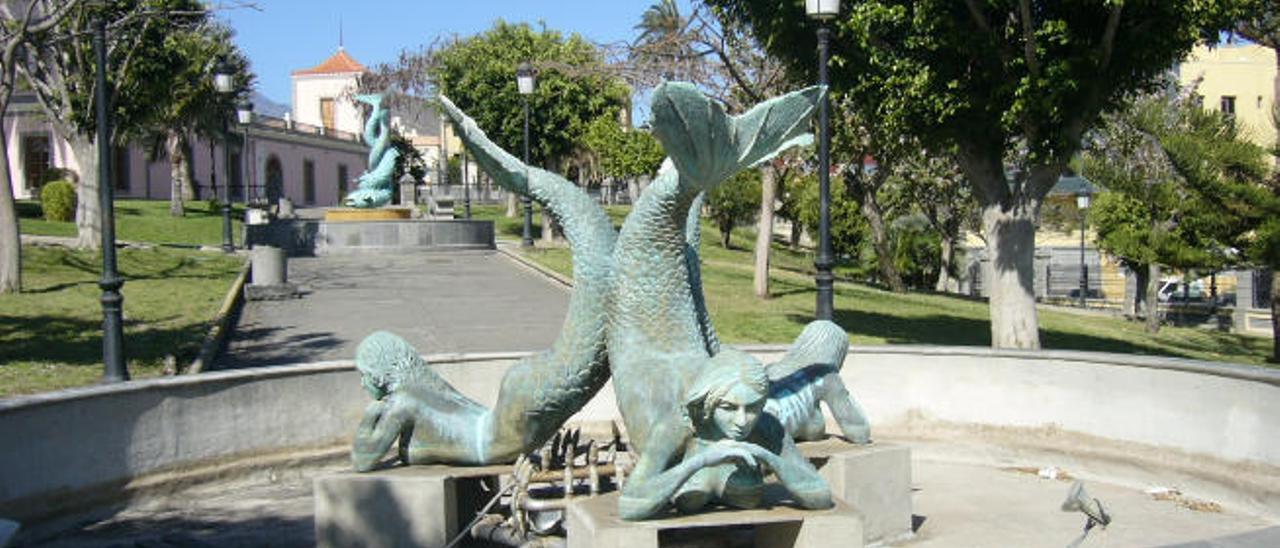 Una de las esculturas de Luis Arencibia en el parque urbano de Arnao.