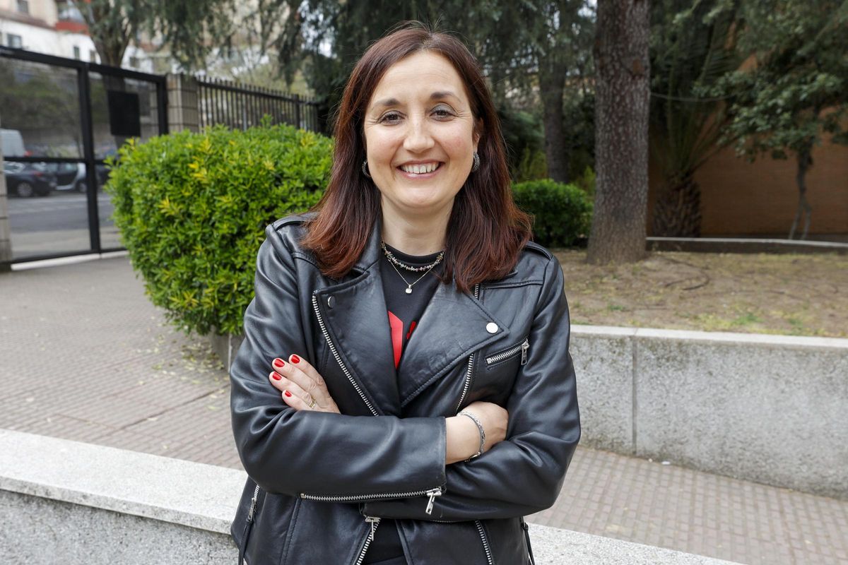 María Torre. Ha cursado técnico en farmacia. Tiene una ingeniería técnica industrial y una  ingeniería química superior.