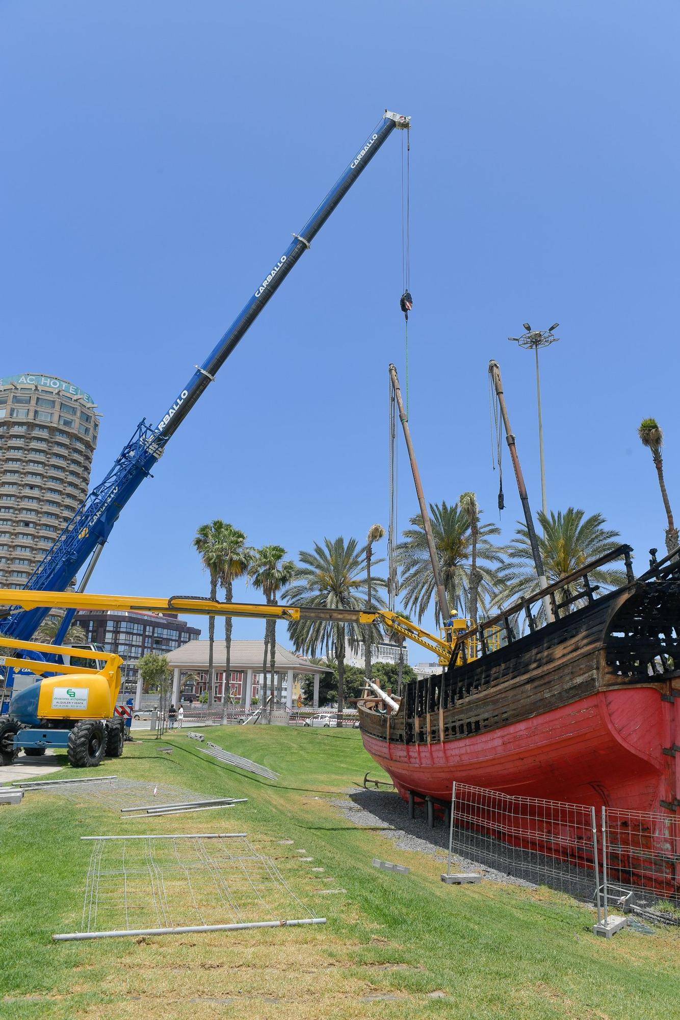 Arde la réplica de 'La Niña' en el Parque de Santa Catalina