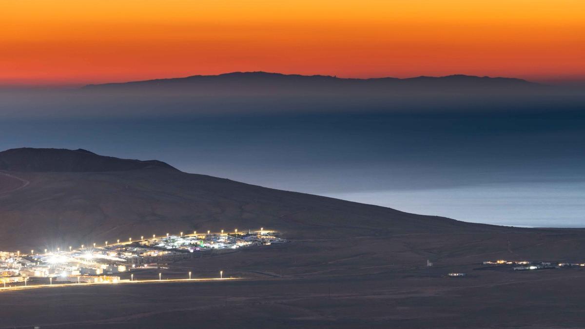 La cumbre de Gran Canaria vista desde el sur de Lanzarote, ayer, jueves 13 de enero.
