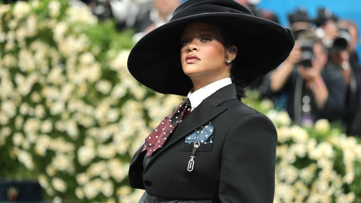 Rihanna, embarazada de nuevo, sorprende en la Gala MET 2025