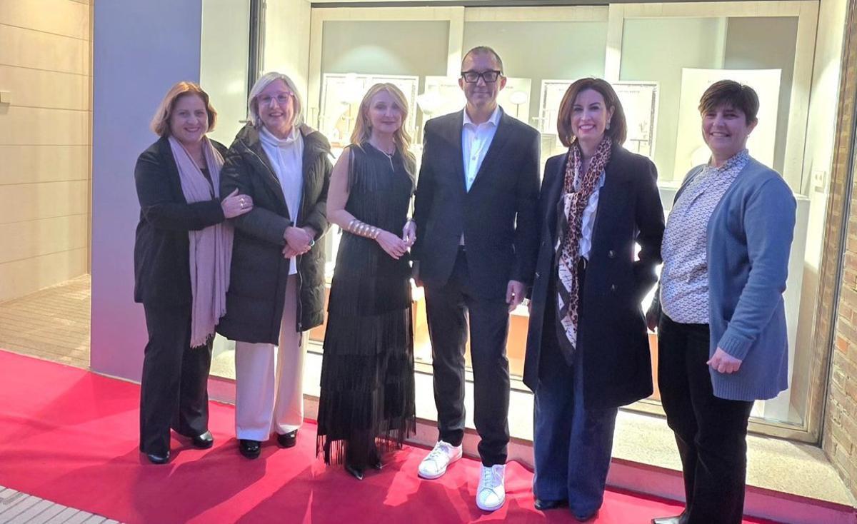 Varios miembros de la corporación acompañaron a la familia Sagaste en la inauguración.