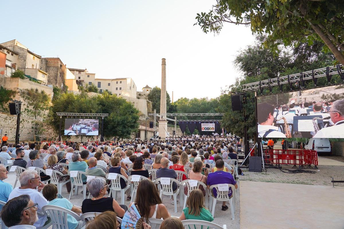 Así fue el histórico homenaje al maestro Ferrero con más de 300 músicos en Ontinyent Así fue el histórico homenaje al maestro Ferrero con más de 300 músicos en Ontinyent