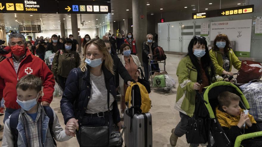 La C. Valenciana proporciona 20.000 tarjetas sanitarias a refugiados ucranianos durante los 100 días de guerra