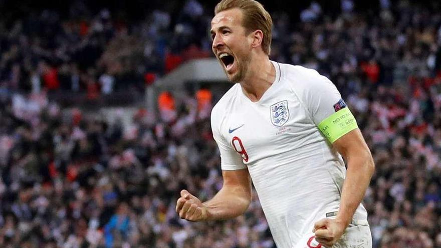 El delantero del Tottenham Harry Kane celebra su gol a Croacia que clasificó ayer a Inglaterra en Wembley para la fase final. // Reuters