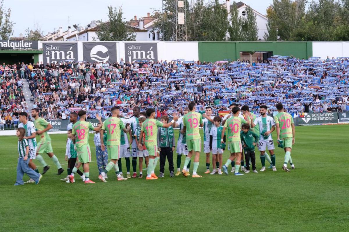 La afición del Málaga CF también se llevó el derbi en las gradas de El Maulí