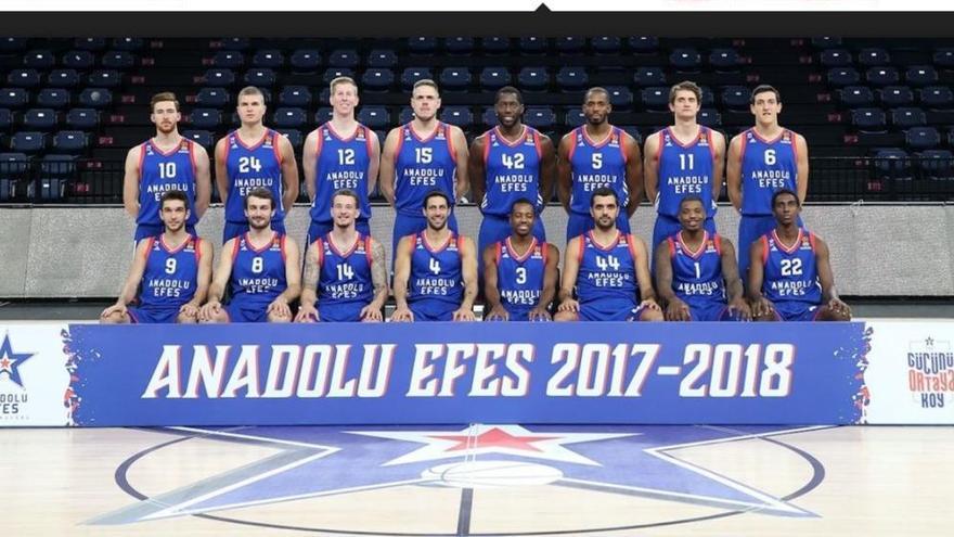 El Anadolu Efes es el rival mañana del Unicaja en la quinta jornada de la Euroliga, un gran equipo, con la baja de Derrick Brown que ha sido suplido por Justin Doellman.