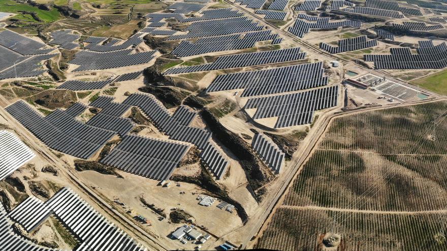 Luz verde para la solar Francisco Pizarro, una de las más grandes de Europa  - El Periódico Extremadura