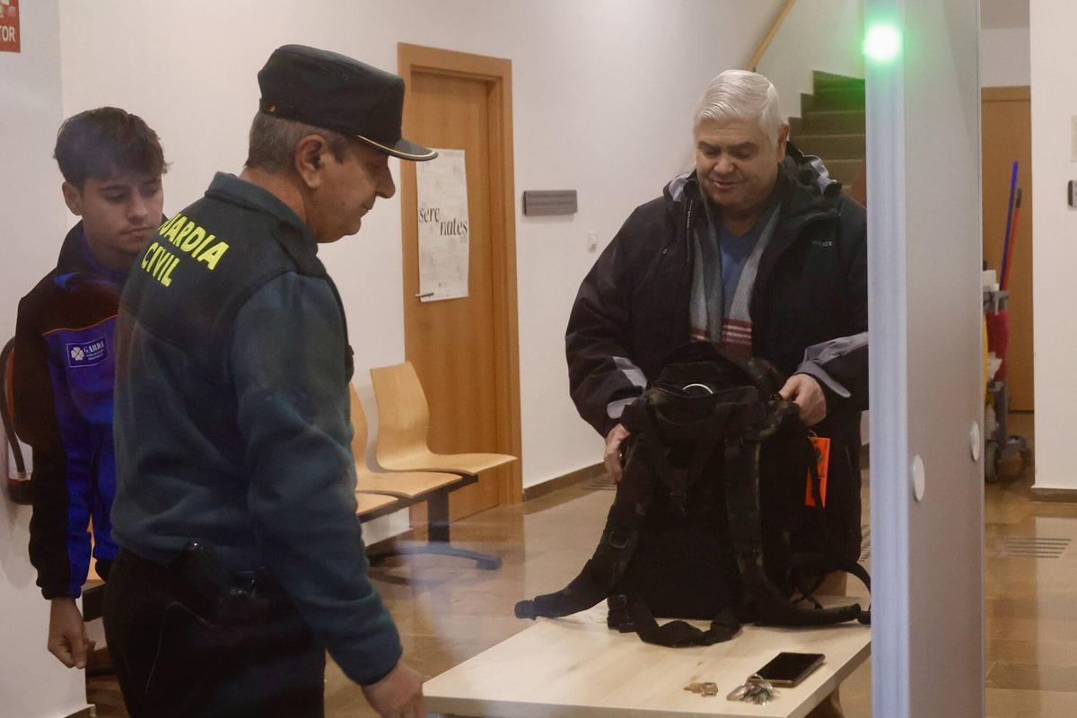Un testigo entrando a declarar al juzgado de Catarroja por la dana