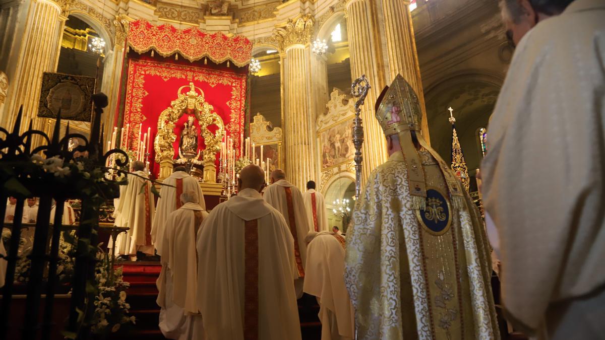 Misa y ofrenda floral a la Virgen de la Victoria en la Catedral de Málaga