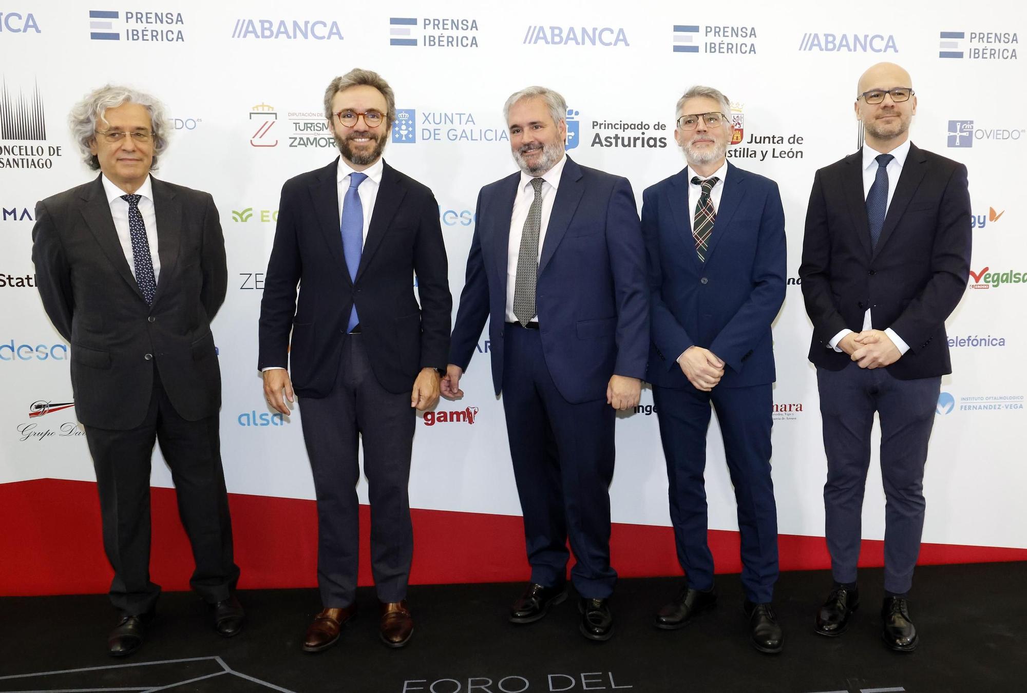 El poder político y empresarial se cita en Santiago