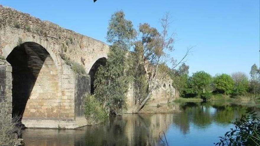 El puente de Gévora, también conocido como de Cantillana.