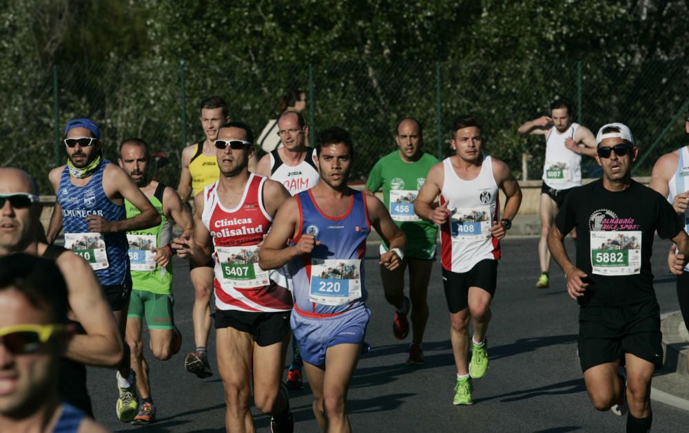 El Mouaziz, del Club Nerja de Atletismo ha vuelto a imponerse en la prueba, que ha alcanzado una participación récord con 7.500 corredores