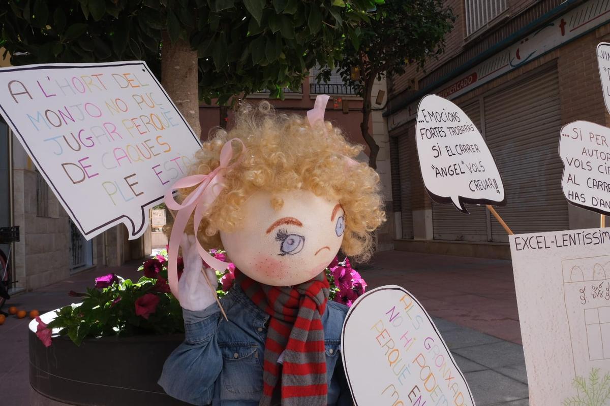 Las cacas de las mascotas, protagonistas de otra de les Velles de Serra en Elche