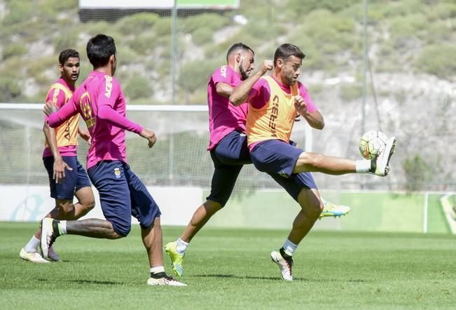 Entrenamiento de la UD Las Palmas en Barranco ...