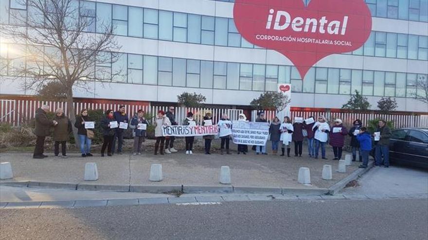 Las Cortes reciben mañana a las asociaciones Arbada, FAS y a los afectados por Idental