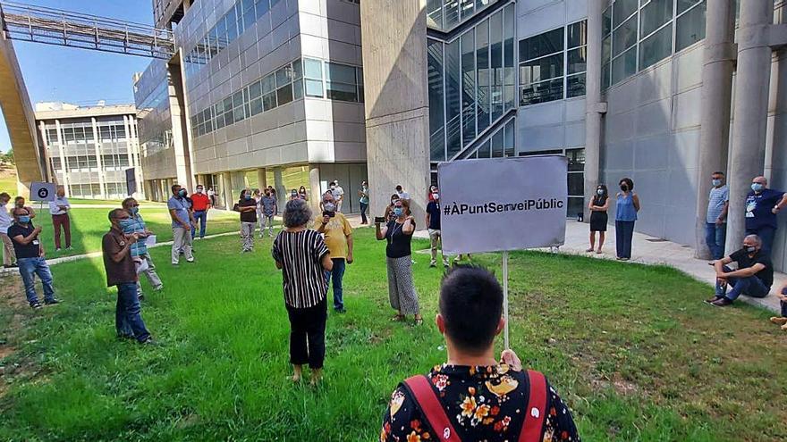 La primera protesta de los trabajadores de À Punt fue en los exteriores de la sede de Burjassot.