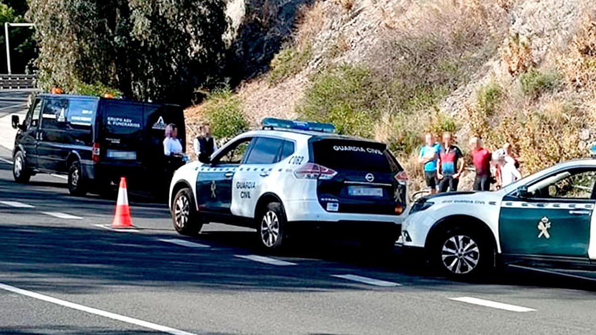 Agentes de la Guardia Civil enun accidente en una imagen de archivo.