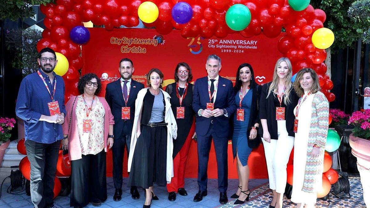 City Sightseeing celebra sus 25 años de trayectoria con sus colaboradores en Córdoba.