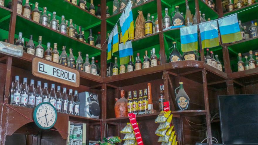 El Bar El Perola cierra sus puertas tras 33 años como alma de Agaete