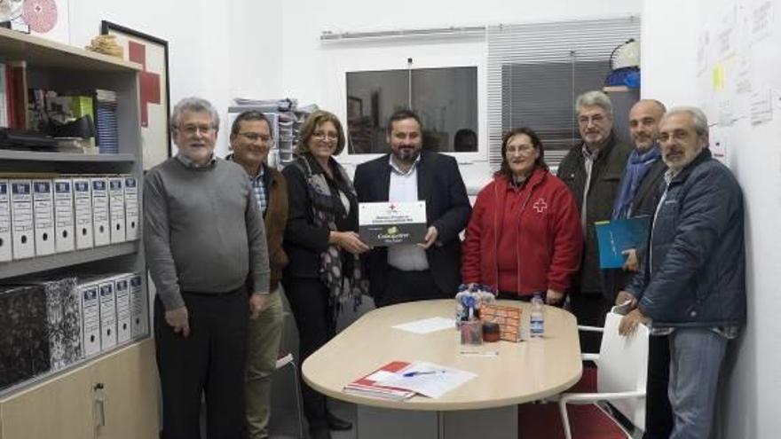 Donación de Caixapetrer para apoyar los programas sociales de Cruz Roja