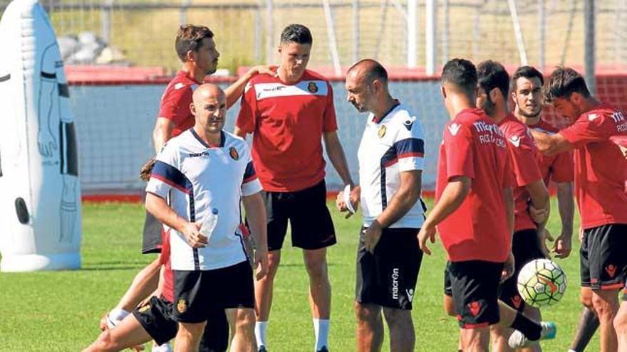 Albert Ferrer, durante el entrenamiento a puerta abierta del lunes en Son Bibiloni.