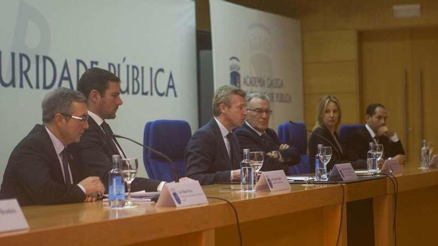 Rueda inauguró ayer la presentación de la convocatoria selectiva única en la Agasp. // Bernabé / Ana Agra