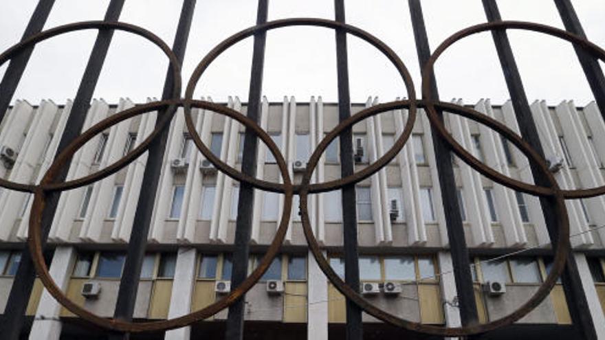 Aros olímpicos en la sede del Comité Olímpico Ruso.