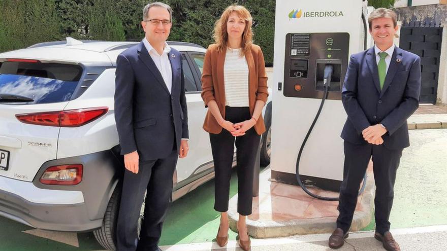 Iberdrola instala cuatro nuevos puntos de carga de vehículos eléctricos en Siete Aguas