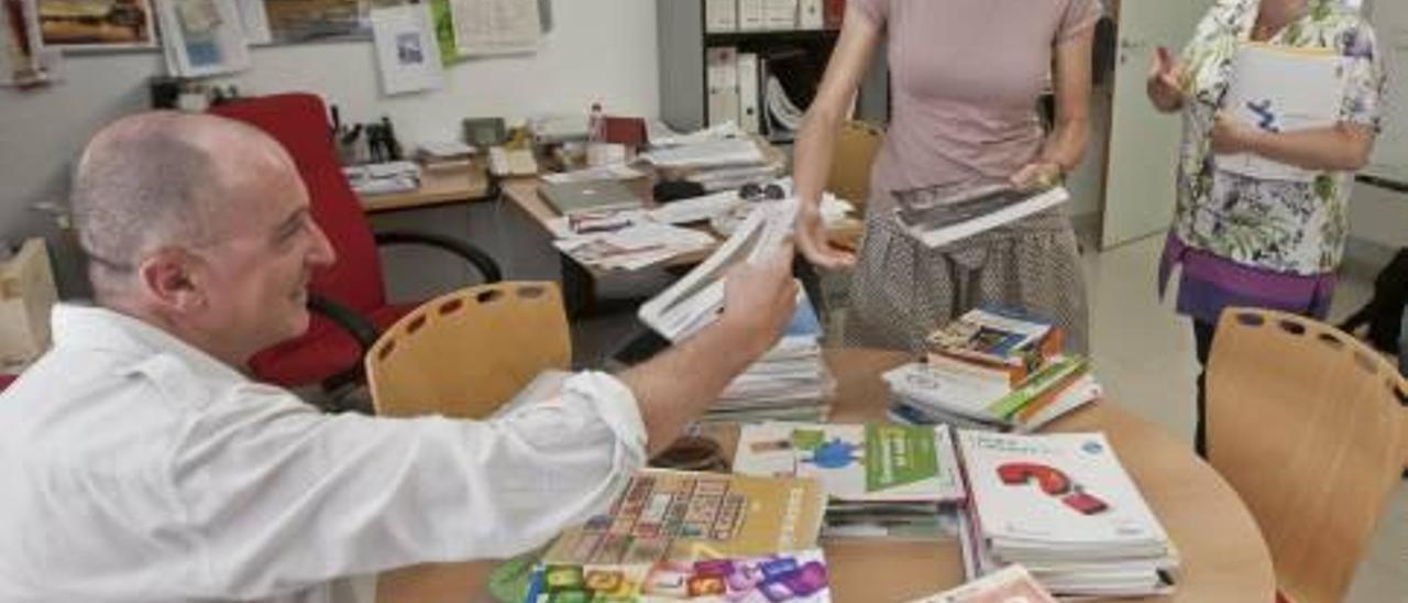 Los delegados de CC OO en la Universidad de Alicante actúan de intermediarios para fomentar la solidaridad ante las serias necesidades del alumnado.