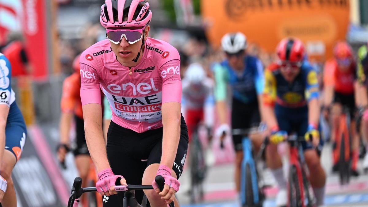 Tadej Pogacar, a un día de ganar el Giro