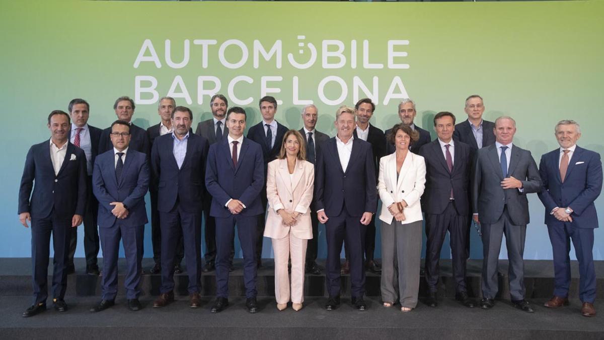 La Junta Directiva de ANFAC con la participación del ministro de Industria, Comercio y Turismo, Héctor Gómez, y la ministra de Transportes, Movilidad y Agenda Urbana, Raquel Sánchez.