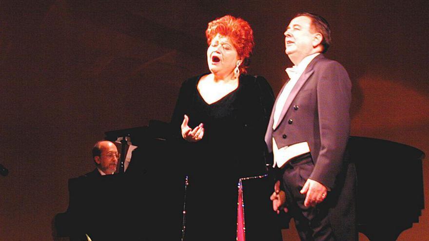 La soprano Pilar Torreblanca, en un concierto en el año 2001.