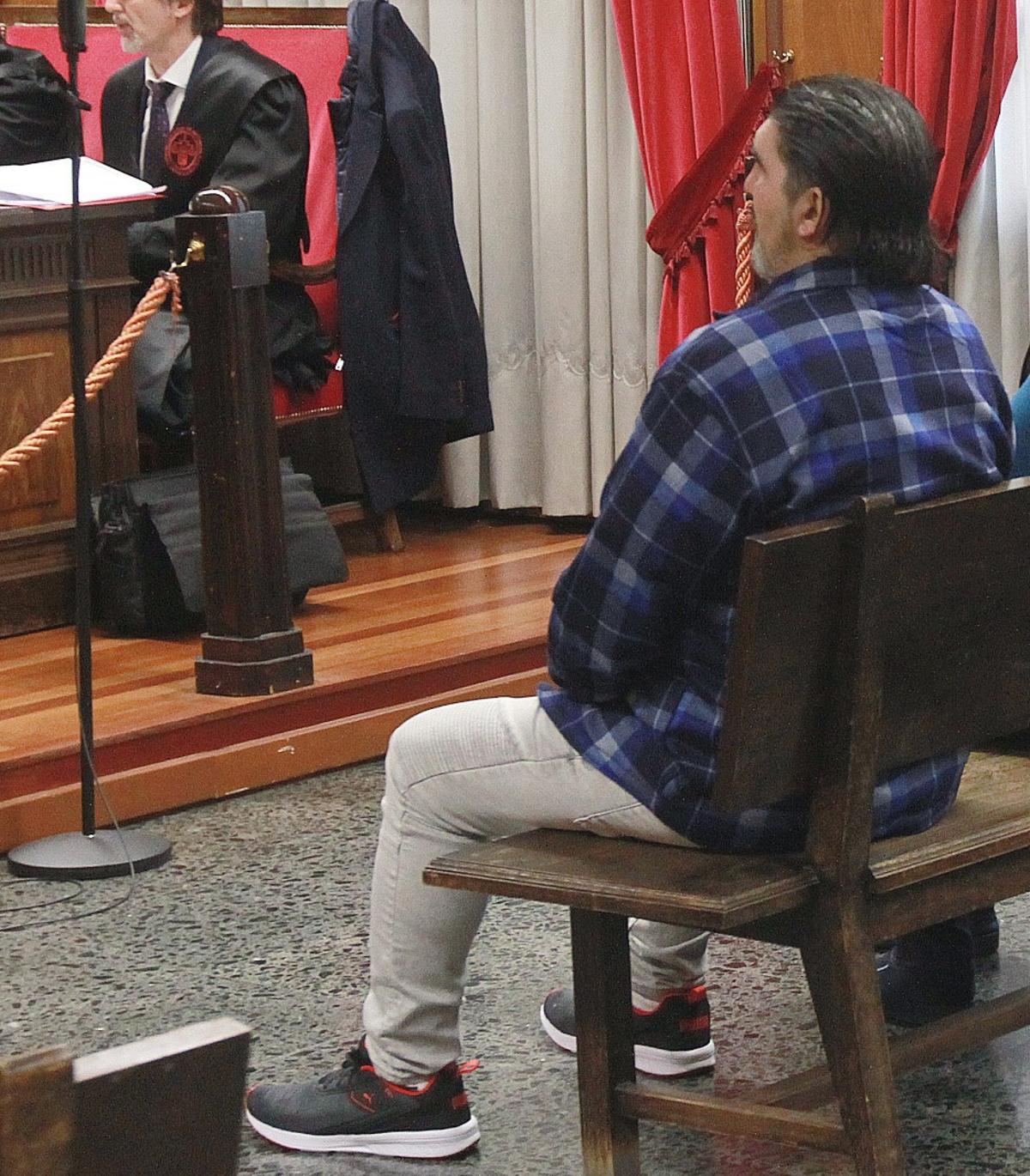 El acusado, en el juicio en 2024 en Ourense, en el que su esposa salió absuelta.