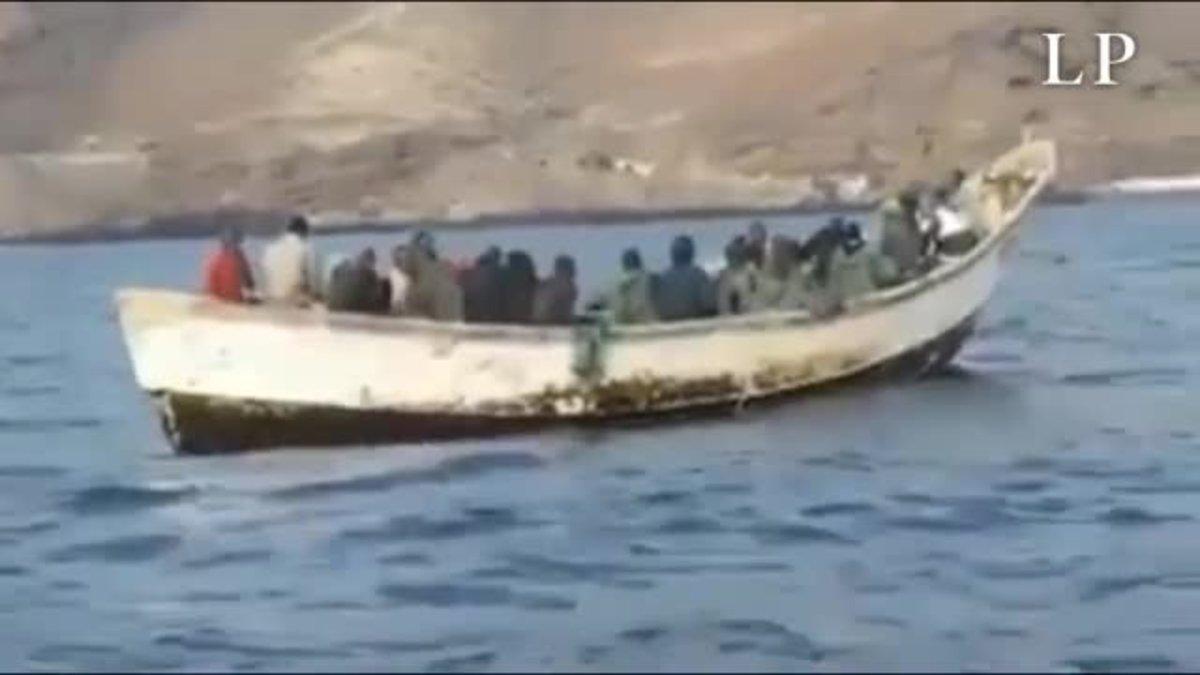 Una patera llega a Tenerife con 21 inmigrantes a bordo