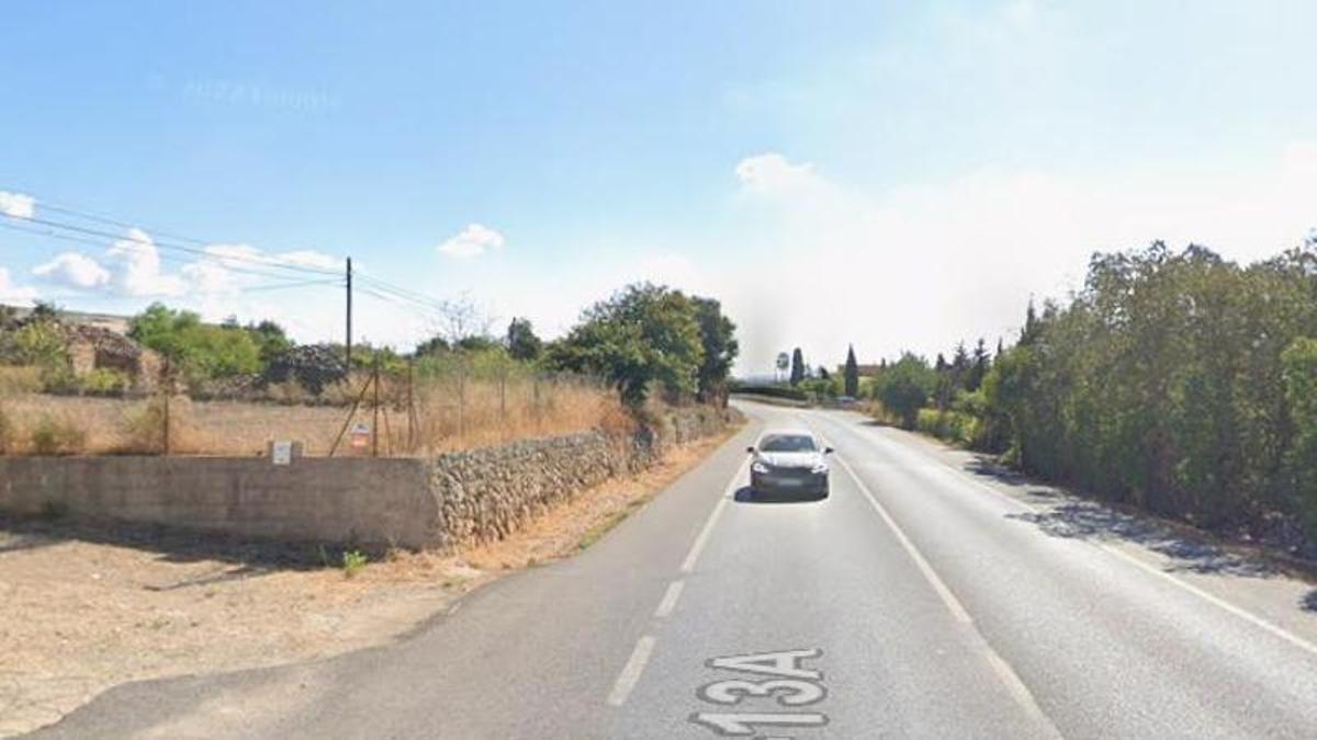 El muro contra el que se estrelló el coche ayer en Santa Maria.