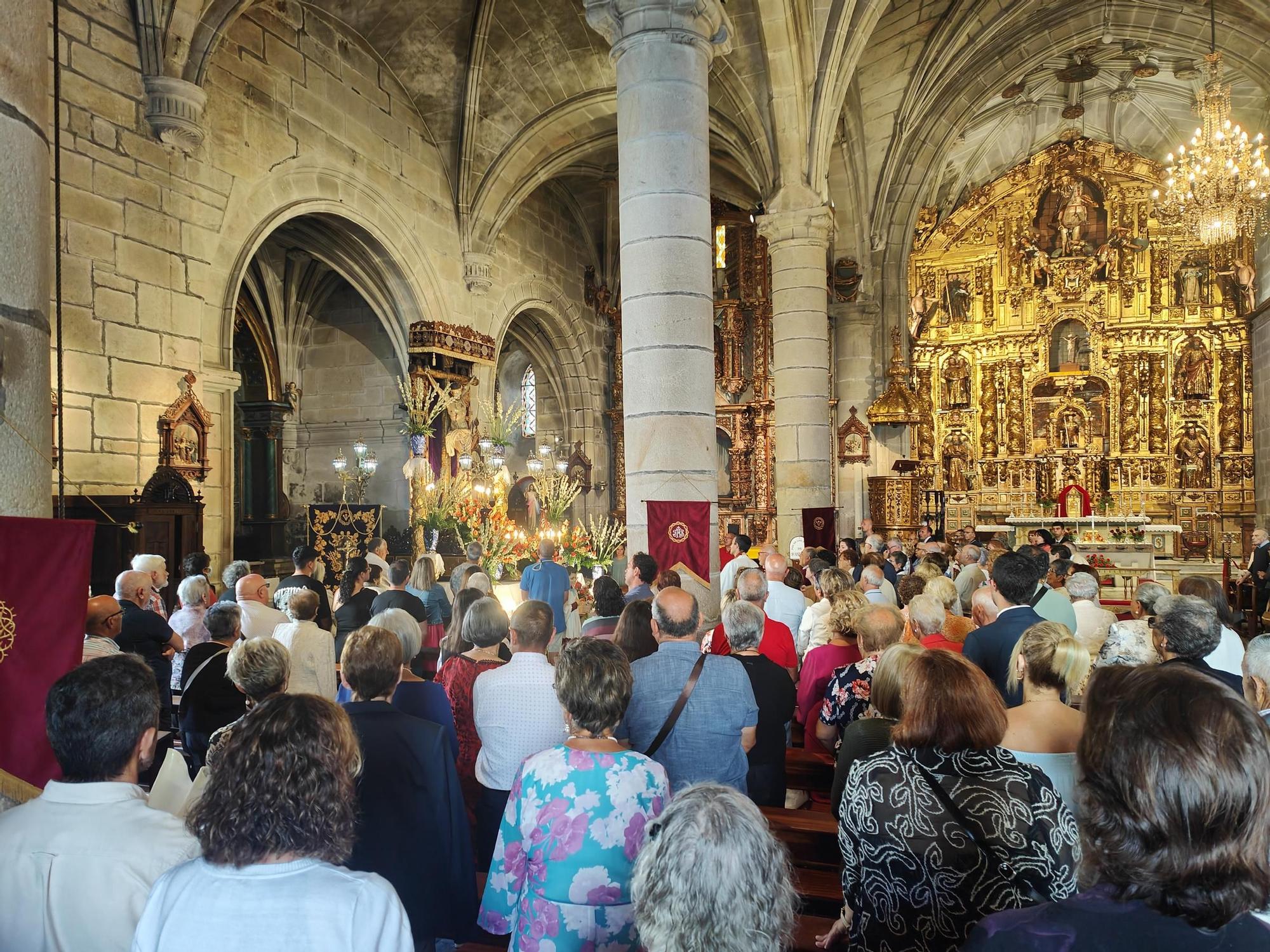 Astarot reúne a 4.000 personas en Cangas y Noname Djs abarrotan laa explanada de Ojea