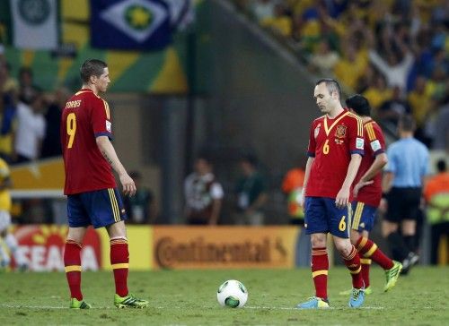 Spain's Fernando Torres and Andres Iniesta react after Brazil scored their second goal during their Confederations Cup final soccer match at the Estadio Maracana in Rio de Janeiro