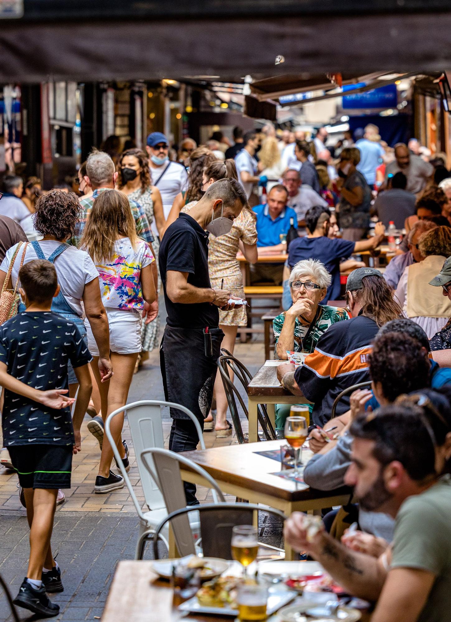 Benidorm llena en el puente y la hostelería se sitúa en cifras similares a Semana Santa