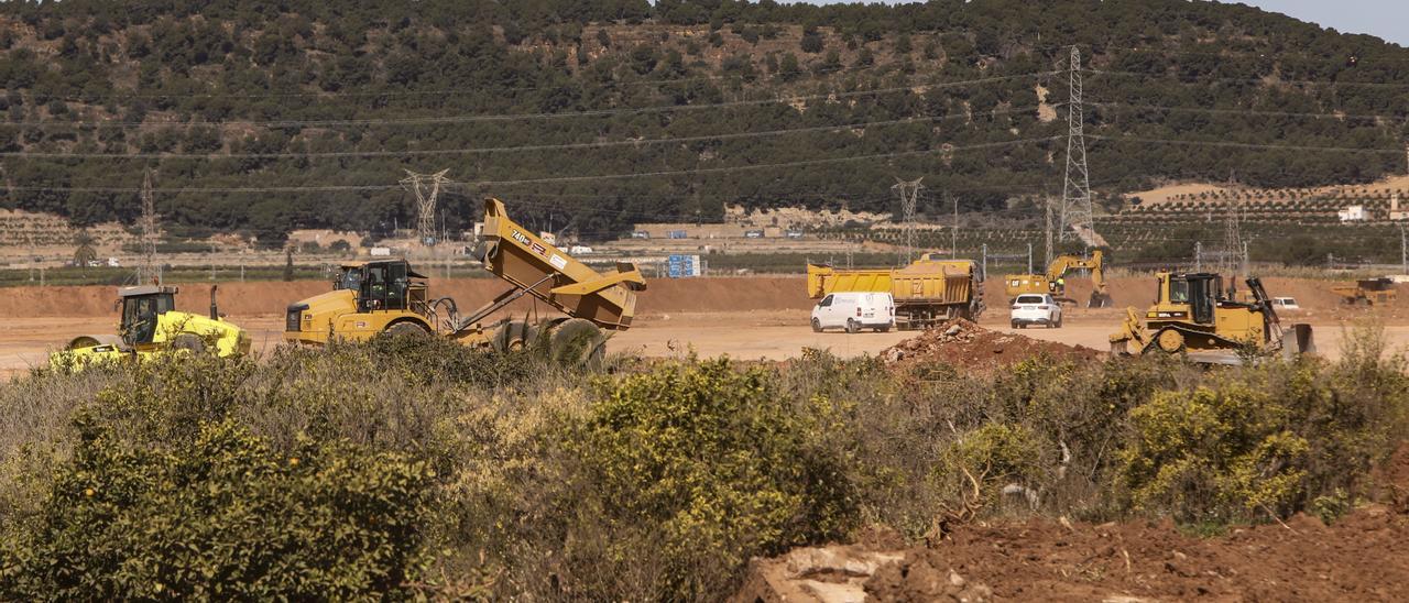 Obras en los terrenos de la gigafactoría de Volkswagen.