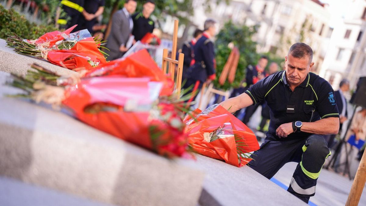 Madrid recuerda a los 10 bomberos de los Almacenes Arias y honra a todos los que han luchado en una España en llamas