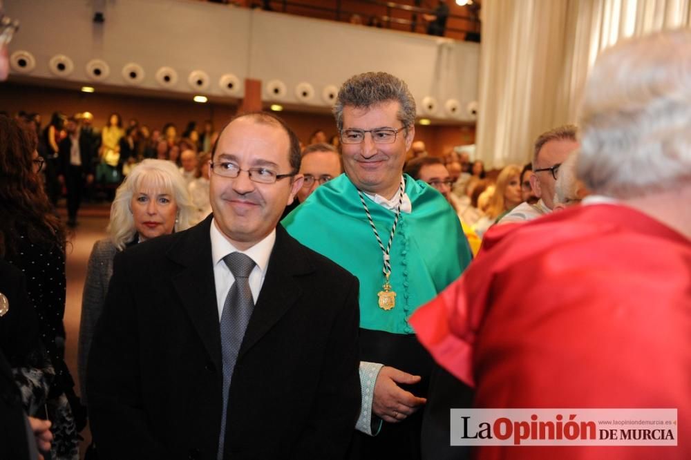 Rosamaría Alberdi, primera enfermera doctora honoris causa de España por la UMU