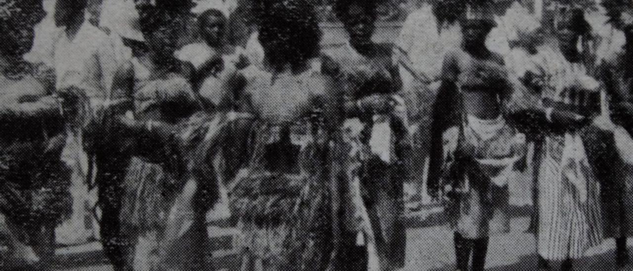 Fotografía desconocida de un ‘balele’, incluida en la edición original de ‘Cartas de la Guinea’.