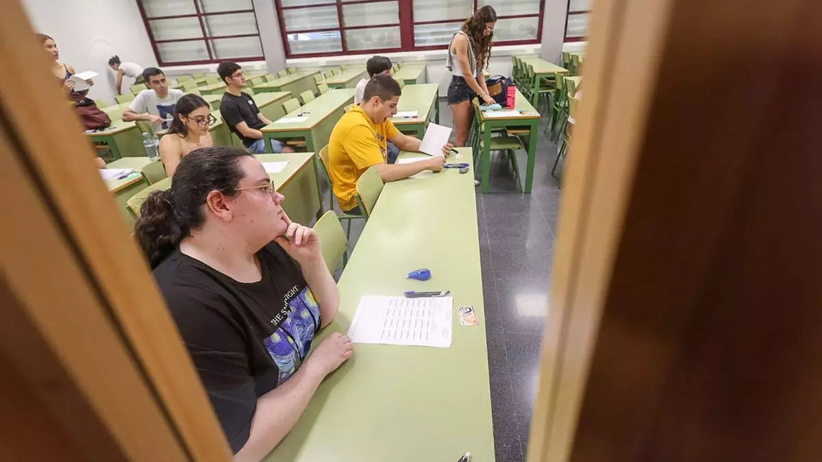Una PAU homogénea sobrevolada por una posible bajada de notas